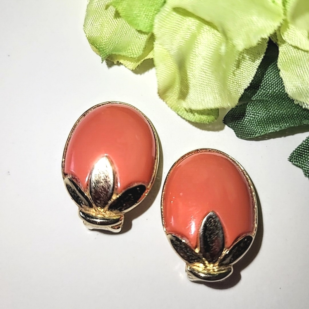 CROWN TRIFARI FAUX CORAL CLIP EARRINGS